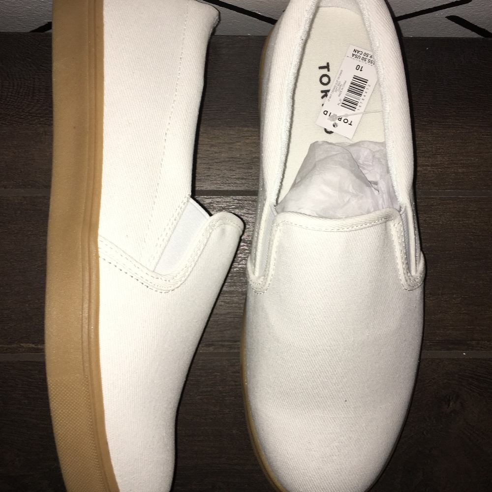 White/rubber bottom Size 10WW flat